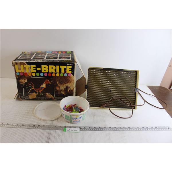 Original Lite-Brite with Pegs and Box - Works