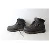 Image 2 : Pair of Women's Dakota Anti Slip Boots - Size 8
