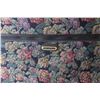 Image 5 : Large Oscar de la Renta Suitcase