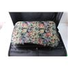 Image 8 : Large Oscar de la Renta Suitcase