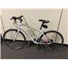 Image 2 : GIANT ESCAPE W WHITE 30 SPEED MOUNTAIN BIKE