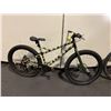 Image 1 : NO NAME GREEN/BEIGE 7 SPEED MOUNTAIN BIKE WITH FULL DISC BRAKES