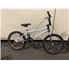 Image 1 : NO NAME WHITE FIXED GEAR SINGLE SPEED MEDIUM SIZE MOUNTAIN BIKE