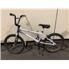 Image 2 : NO NAME WHITE FIXED GEAR SINGLE SPEED MEDIUM SIZE MOUNTAIN BIKE