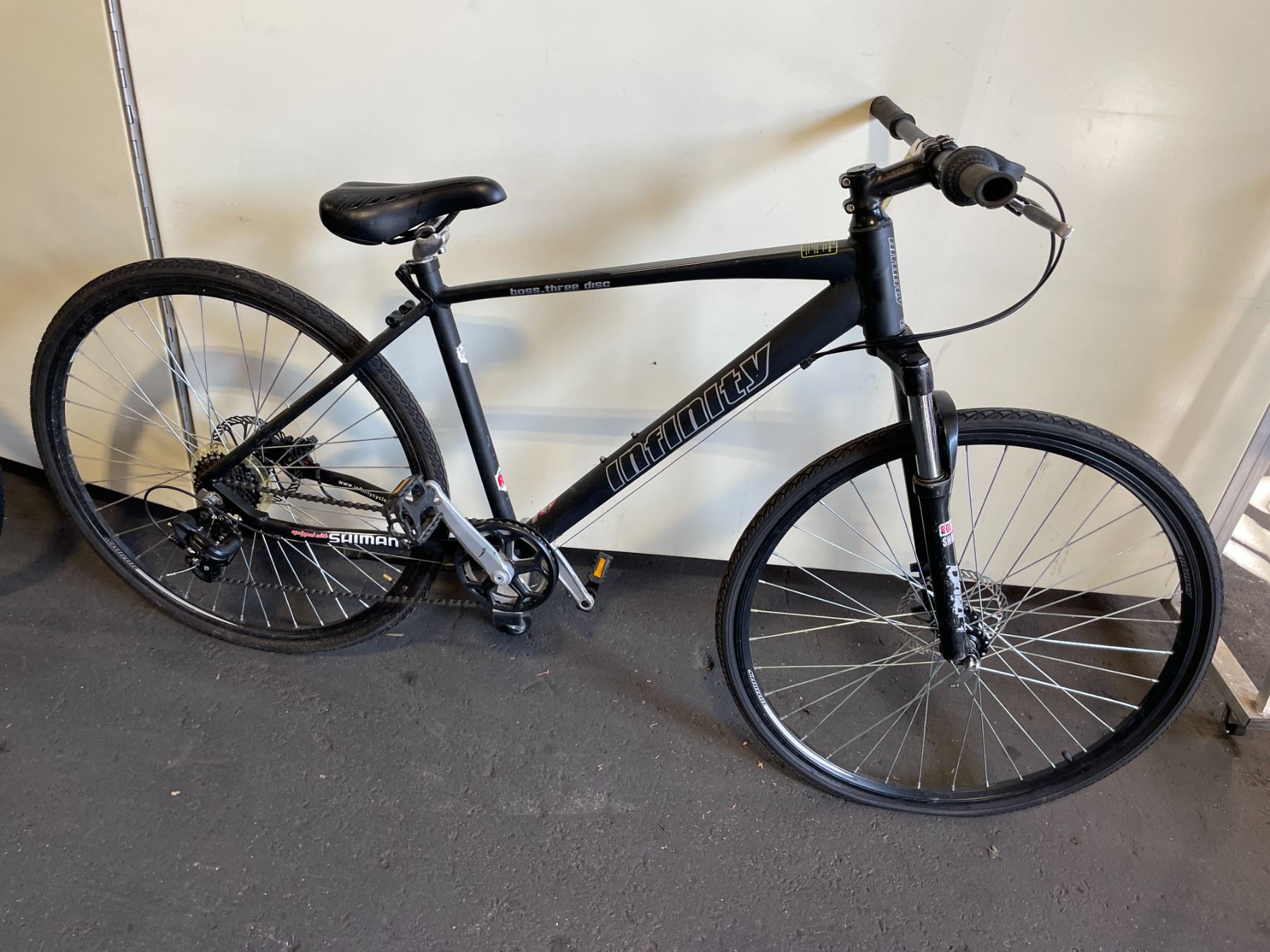 INFINITY BOSS. THREE DISC BLACK 7 SPEED HYBRID ROAD BIKE WITH FULL DISC ...