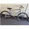 Image 2 : 2 BIKES: SILVER MOUNTAIN EQUIPMENT CO. 24 SPEED HYBRID STYLE MOUNTAIN BIKE & BLACK NO NAME 15 SPEED