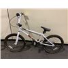 Image 2 : HARO LEUCADIA WHITE SINGLE SPEED BMX BIKE