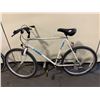 Image 2 : TREK ANTELOPE 820 WHITE 21 SPEED MOUNTAIN BIKE