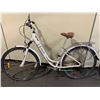 Image 2 : HORIZON INFINITY WHITE 6 SPEED FRONT SUSPENSION CRUISER BIKE WITH FULL DISC BRAKES