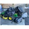 Image 3 : JOHN DEERE EX TRAK GAS POWERED 360 RIDE ON LAWN MOWER ( *HAS KEYS, HOUR METER READS 267 HRS,