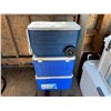 Image 1 : 3 BLUE COLEMAN PORTABLE COOLERS