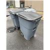 Image 2 : 2 RUBBERMAID ROLLING  50 GALLON