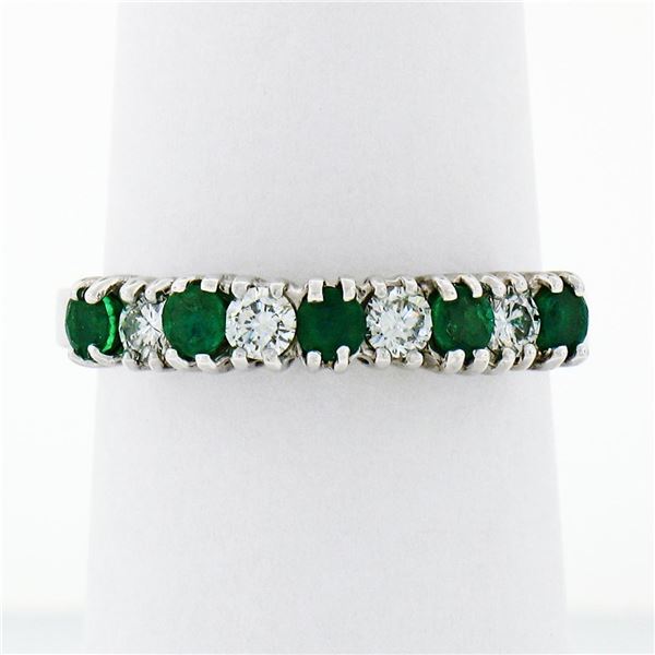 18k White Gold 1.36 ctw Alternating Round Diamond & Emerald Wedding Band Ring