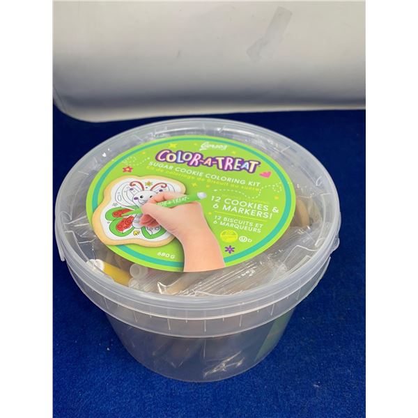 Color a Treat Cookie Decorating Kit