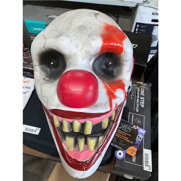 Holiday Living LED Lighted Scary Clown Face 13.97"x16.68"x12.4"