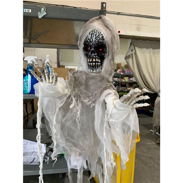 Holiday Living Hanging Animated Reaper 19.69"x15.75"x60.04"