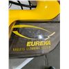 Image 2 : Eureka Bagless Cleaning System