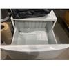 Image 2 : Electrolux Under Washinger/Dryer Storage Drawer