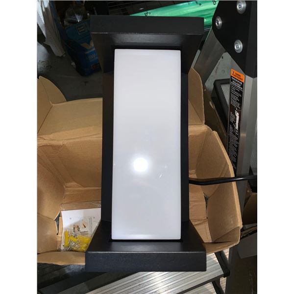 Outdoor Scone Style Lamp