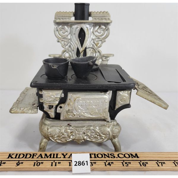 VINTAGE CAST IRON CRESENT STOVE - SALESMAN SAMPLE