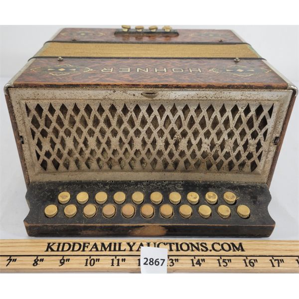 HOHNER ACCORDIAN
