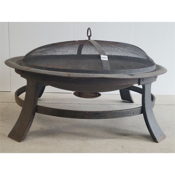 LARGE FIRE PIT W/ SCREEN COVER