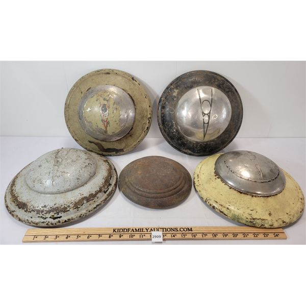 LOT OF 5 - V8 & INTERNATIONAL HUB CAPS 