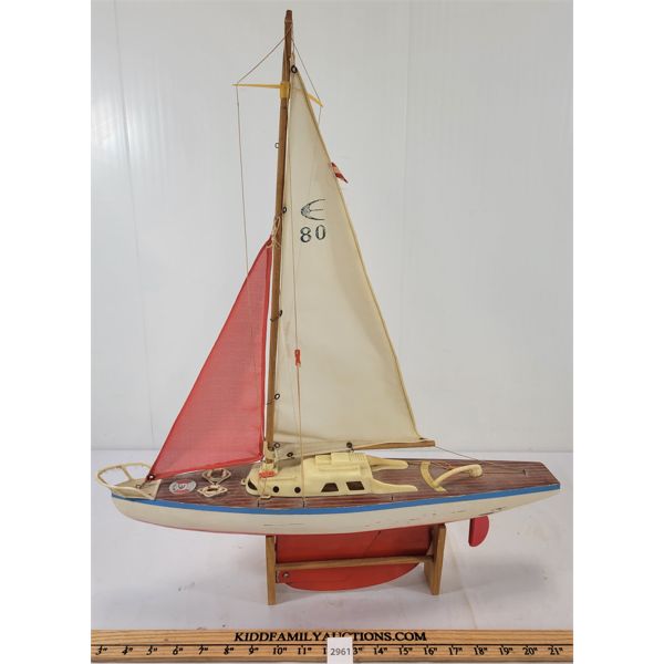 YATCH ON STAND - MADE IN SPAIN