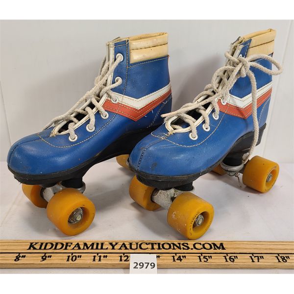 PAIR OF VINTAGE CHICAGO ROLLER DERBY ROLLER SKATES