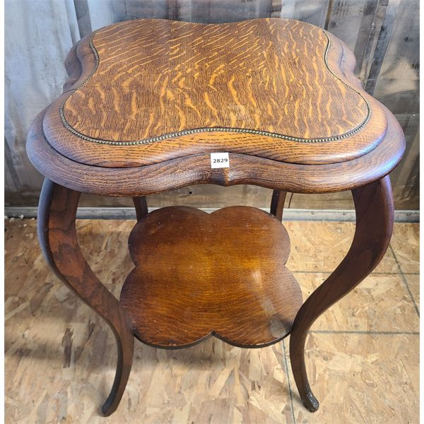 CLOVER STYLE CORNER TABLE