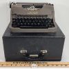 Image 5 : UNDERWOOD TYPEWRITER W/ CASE