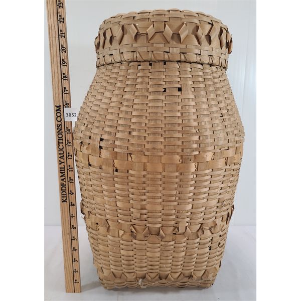 WOVEN BASKET