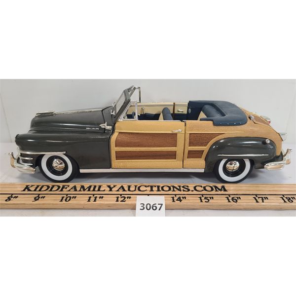 MOTORCITY CLASSICS DIE CAST 1948 CHRYSLER TOWN & COUNTRY - 1:18 SCALE