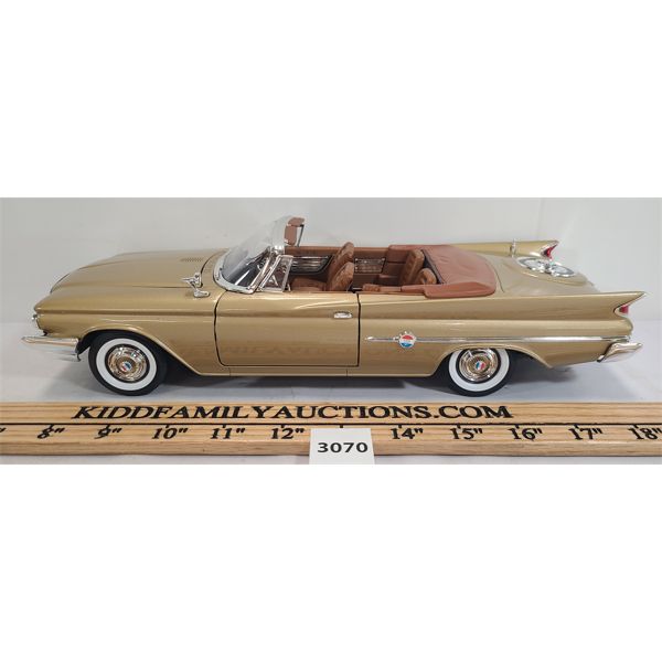 ROAD SIGNATURE DIE CAST 1960 CHRYSLER MODEL - 1:18 SCALE
