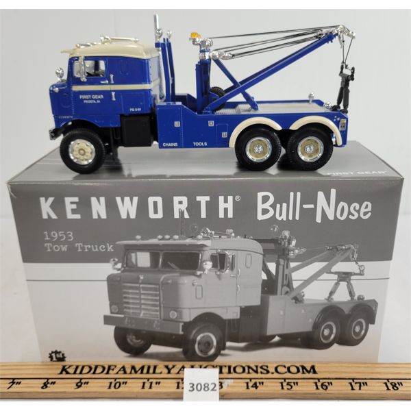 FIRST GEAR 1953 DIE CAST KENWORTH "BULL-NOSE" TOW TRUCK W/ BOX - 1:34 SCALE