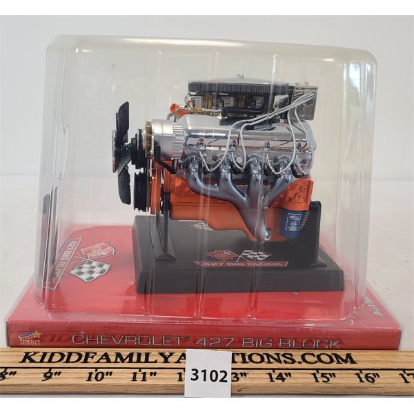 CHEVROLET 427 BIG BLOCK DIE CAST ENGINE MODEL - AS NEW 