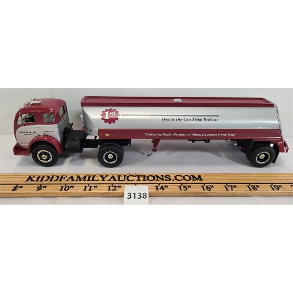 FIRST GEAR DIE CAST 1953 WHITE 3000 TRUCK & TRAILER - 1:34 SCALE