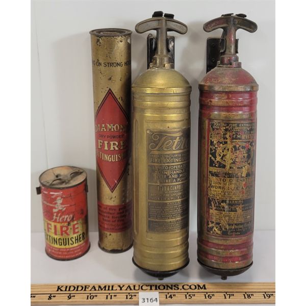 LOT OF 4 - FIRE EXTINGUISHERS - INCL BRASS WALL MOUNT