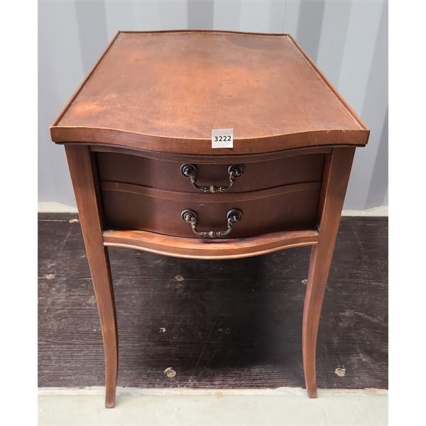 MAHOGANY END TABLE W/ DRAWER