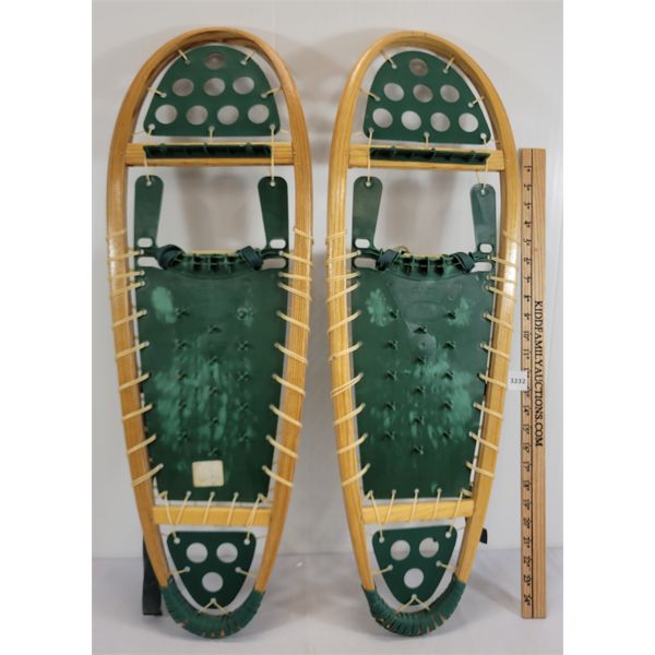 PAIR OF 31IN WINTER HIKER SNOWSHOES