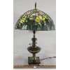 Image 3 : BRASS LAMP W/ TIFFANY STYLE STAINED GLASS FLORAL SHADE 