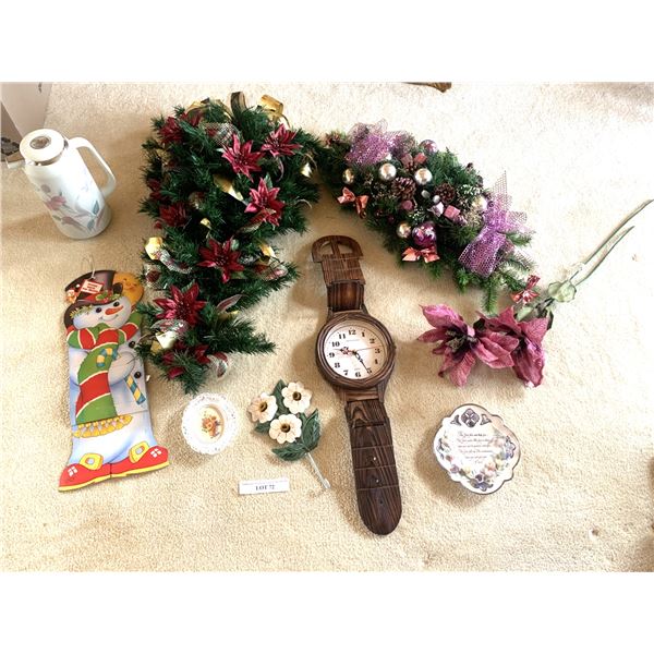 Christmas décor, thermal carafe, clock, 2 small wall plaques
