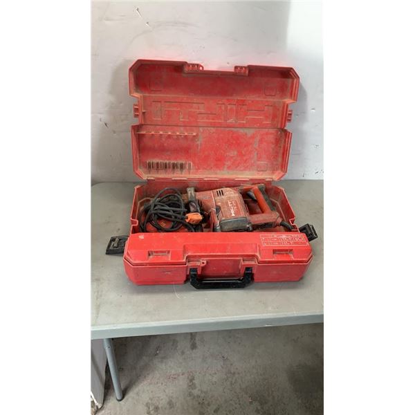 HILTI TE 24 HAMMER DRILL WORKING hilti-te-24-hammer-drill-working