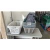 Image 2 : LOT OF LAUNDRY BASKETS AND BAGS