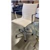 Image 2 : CHROME AND WHITE GAS LIFT OFFICE CHAIR AND GLASSTOP SIDE TABLE