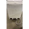 Image 8 : WHITE PORTABLE DISHWASHER WORKING