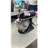 Image 2 : NEW KITCHENAID 325-WATT ARTISAN STAND MIXER TESTED AND WORKING - RETAIL $419