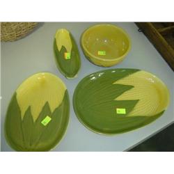 LOT OF 4 SHAWNEE POTTERY PCS; CORN PATTERN; (2) TRAYS (1 WITH CHIPS); 6 INCH BOWL W/ HAIRLINE; EARRE