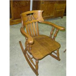 OAK ARM BEDROOM STYLE ROCKER