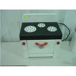 CHILD'S ELECTRIC STOVE MADE BY DANBY